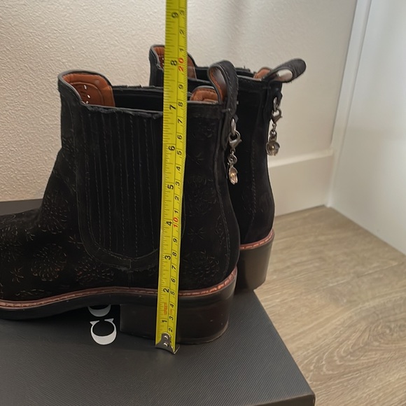 COACH Bowery Chelsea Boot with Cut Out Tea Rose in Black Suede Leather S… - Picture 13 of 15